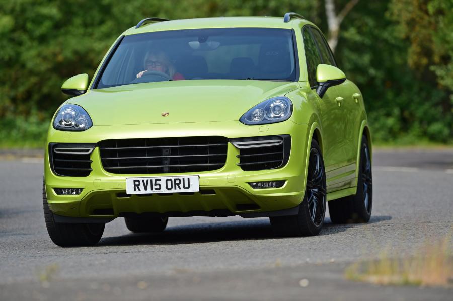 Porsche Cayenne GTS 2014 года выпуска для рынка Великобритании и